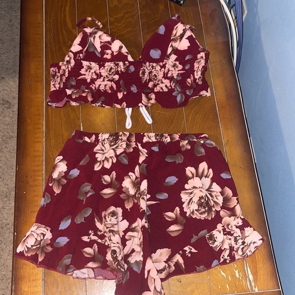 2 piece flirty floral Short Set & crop Tank top lace front small maroon & cream - Picture 2 of 13